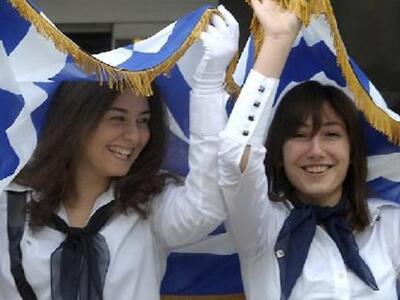 Πάτρα: Με κρύο και βροχή η παρέλαση της ...