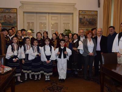 Πάτρα: Έψαλαν τα κάλαντα στο Δήμαρχο - ΦΩΤΟ  