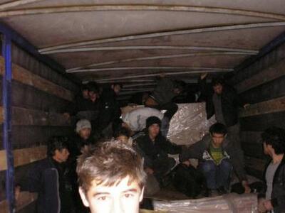 Πάτρα: 22 παράνομοι μετανάστες σε ασυνόδ...