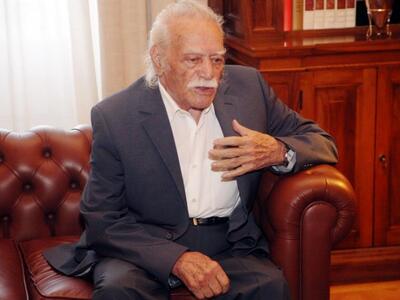 Γλέζος: Ψήφο ή στο ΚΚΕ ή στη Λαϊκή Ενότη...