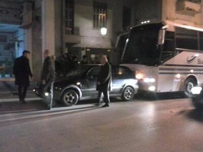Πάτρα: Ι.Χ. κόλλησε πάνω σε λεωφορείο
