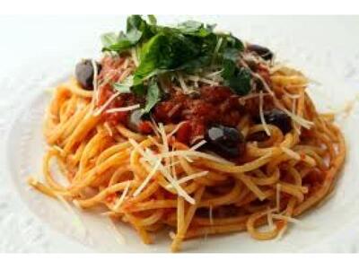 Σπαγγέτι με πιπεριές, ελιές και κάπαρη!