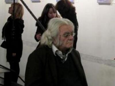 Πάτρα: Άρπαξαν την προτομή του πατέρα το...