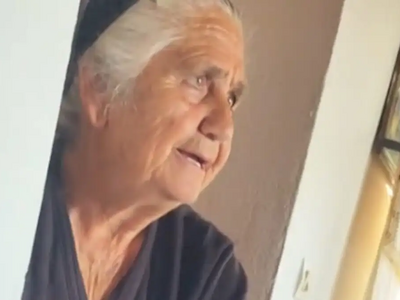 Κλασική Ελληνίδα γιαγιά προσπαθεί να σβή...