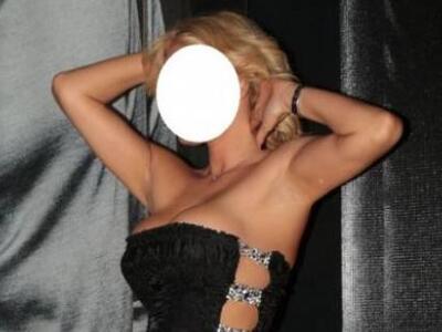 Ποια καυτή παρουσία έκανε αυτή την εμφάν...