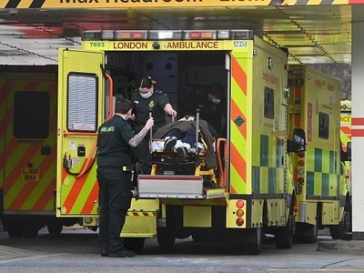Βρετανία: 4 αστυνομικοί τραυματίες σε συ...