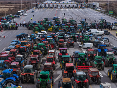 Αποκλεισμός της Εθνικής Οδού στα διόδια ...