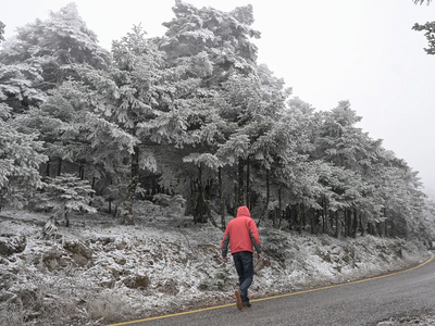 Καιρός: Με πολλές βροχές, καταιγίδες και...