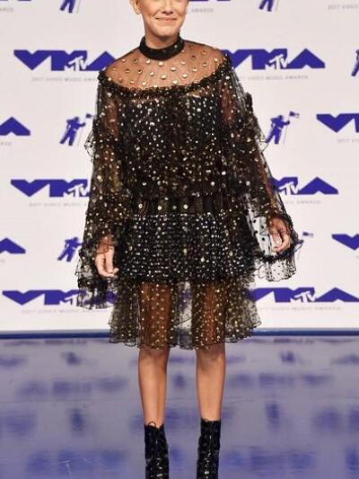 Mίλυ Μπόμπι Μπράουν με Rodarte