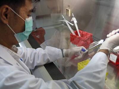 Η AstraZeneca υπέβαλε δεδομένα στον Ευρω...