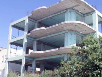 Έχει καταρρεύσει εντελώς η οικοδομή στην Ελλάδα