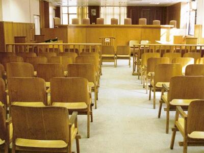 Κλείνουν τα δικαστήρια, παγώνουν πλειστη...