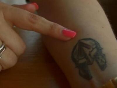 Η Ραχήλ Μακρή με τατουάζ τους 300 (του Λ...