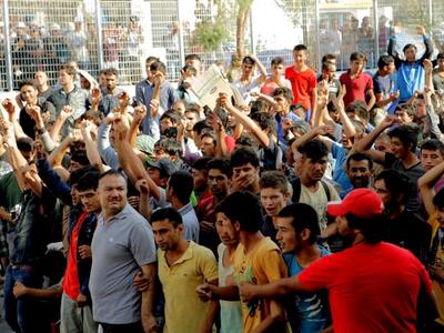 Τρια πλοία γεμάτα πρόσφυγες που διασώθηκ...