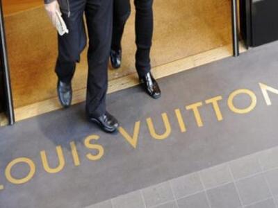 Για ποιο λόγο κλείνει το κατάστημα της L...