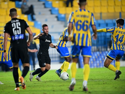 Κορωνοϊός: Αναβολή αγώνων με πέντε κρούσ...