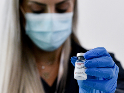 Στο… «περίμενε» αγωνιώντας για το εμβόλι...