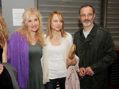 Η πρεμιέρα του Γιάννη Μπέζου καρέ καρέ -...