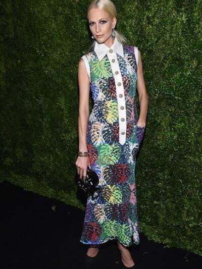 H ΠΟΠΙ ΝΤΕΛΕΒΙΝ ΜΕ CHANEL