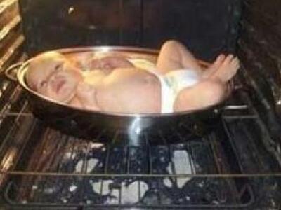 Απίστευτο! Παππούδες έβαλαν το μωρό στο φούρνο! 