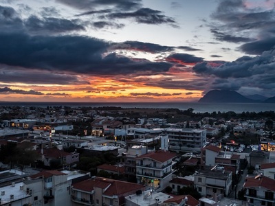 Την ώρα που βραδιάζει