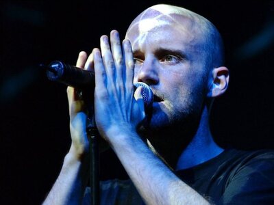 O Moby περιγράφει πώς έφτασε, από το από...