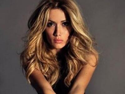 Η σέξι τραγουδίστρια Στέλλα Καλλή απόψε ...