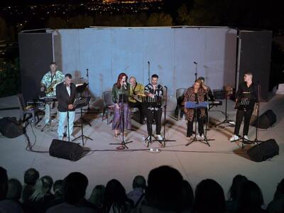 Αυλαία για το Φεστιβάλ Ερασιτεχνικού Θεά...