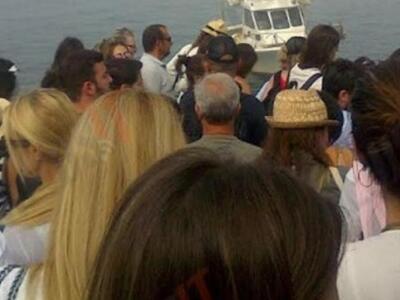 Τρόμος στην Τήνο: Καταμαράν με τουρίστες...