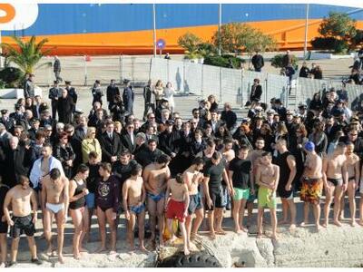 Πάτρα: Δείτε κι άλλες φωτό από τον αγιασ...