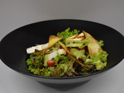 πολύχρωμη σαλάτα με μανούρι σχάρας,τραγ...