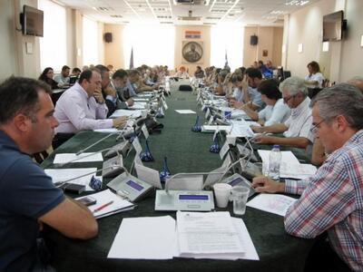 Χαμός στο Δημοτικό Συμβούλιο της Πάτρας ...