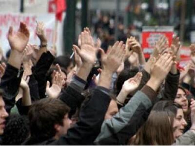 Πάτρα: Πορεία φοιτητών για την τραγωδία στη Λάρισα