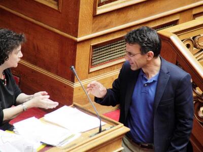 Λαπαβίτσας: Ή υποταγή ή ρήξη