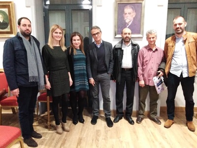 Ο Χάρης Βλαβιανός με κάποιους από τους κ...