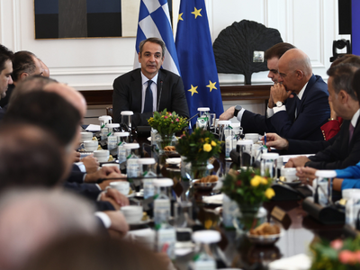 Συνεδριάζει το Υπουργικό Συμβούλιο υπό τ...