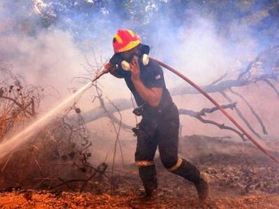 Φωτιά και στη Λευκάδα κοντά στο χωριό Φτερνό 