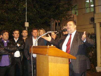 Επιμένει στην άρνησή του να δεχτεί τα σκ...