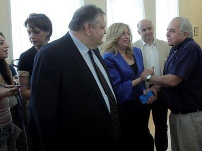 ΠΑΣΟΚ:  "Aντισυνταγματικό το δημοψή...