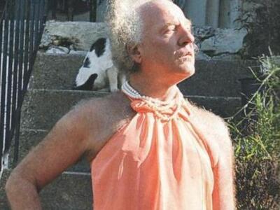 Γνωρίστε το Δημήτρη από τη Λέσβο που φορ...