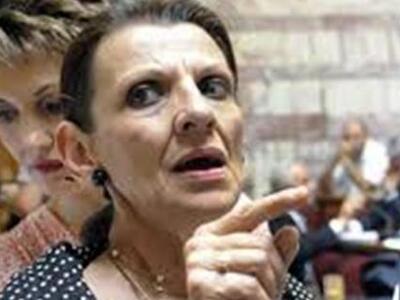 Με την ανοχή του Υπουργείου ιδιωτικά εκπ...