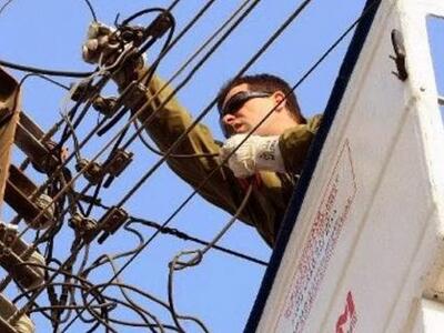 Επανασυνδέουν το ρεύμα μόνοι τους ελέω κ...