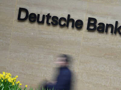 Deutsche Bank: Που οφείλεται ο νέος σεισ...