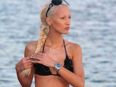 Διονυσία Κουκίου: Εκείνη φωτογραφίζεται ...