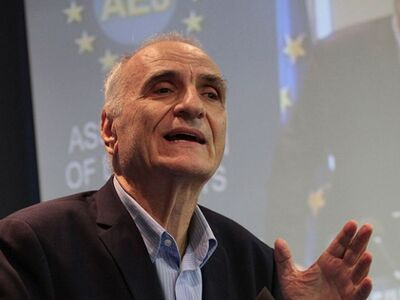 Γ. Βαρεμένος: "Όργιο αναξιοκρατίας-...
