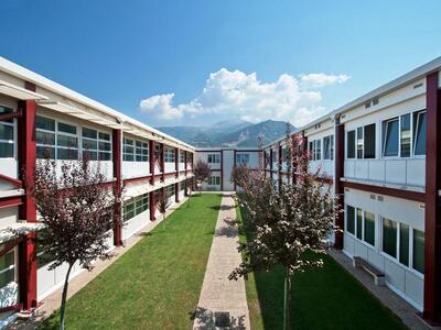 Υπέρ του Ανοικτού Πανεπιστημίου 20 γνωστ...