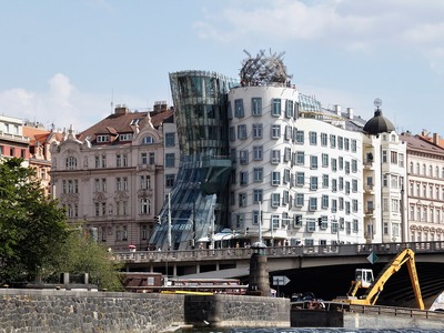 The Dancing House: To αρχιτεκτονικό διαμ...