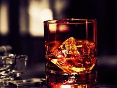 Βουλευτής κάρφωσε υφυπουργό για τα νυχτο...