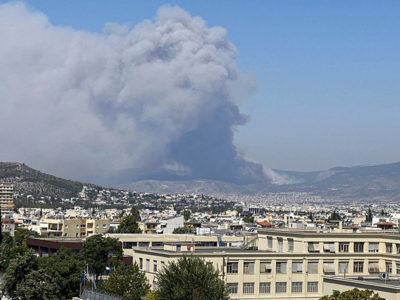  Φωτιά στη Φυλή κοντά στη Μονή Κλειστών ...