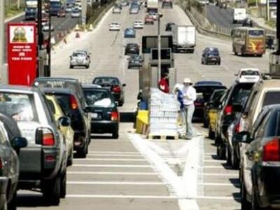 "Mποτιλιάρισμα" στα διόδια του...